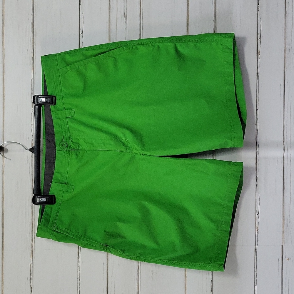 Columbia  Men's  Kelly Green cotton shorts